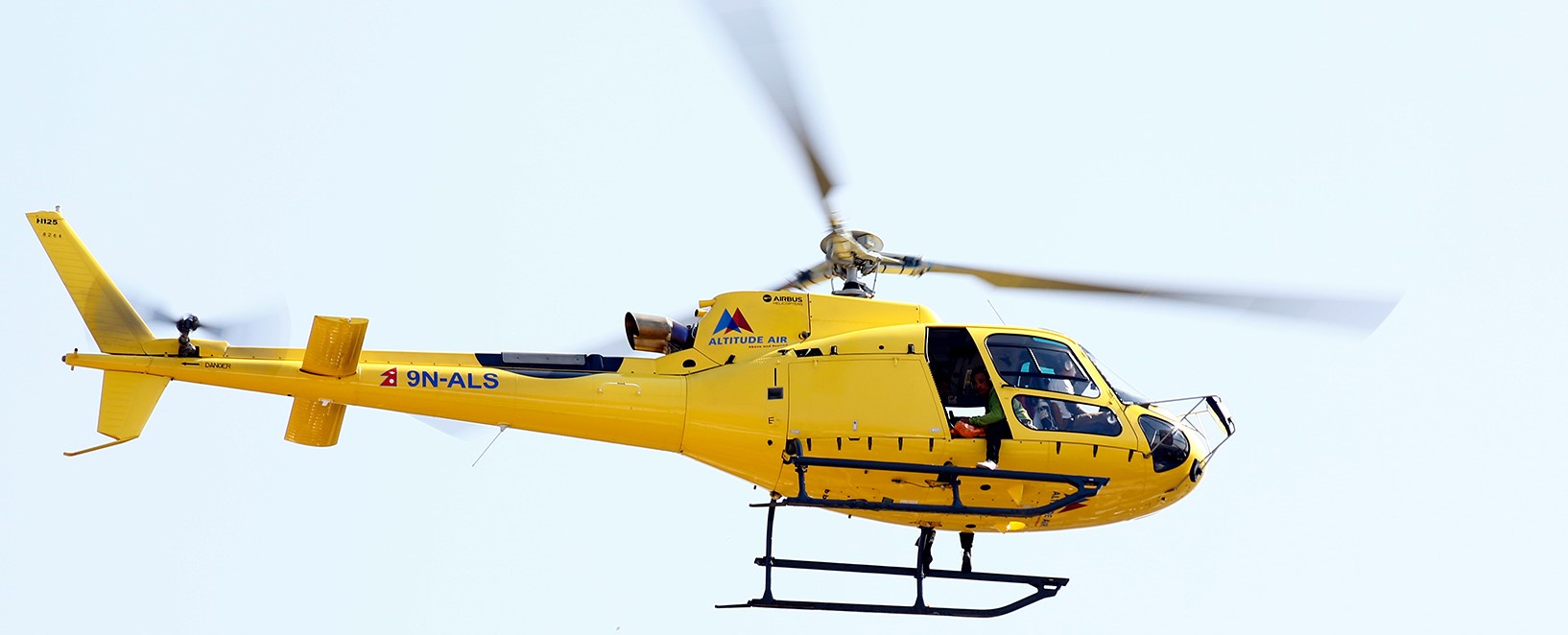 सम्पर्कविहीन भएको अल्टिच्युड एयरको हेलिकोप्टर धादिङ र नुवाकोटको सिमानामा दुर्घटना