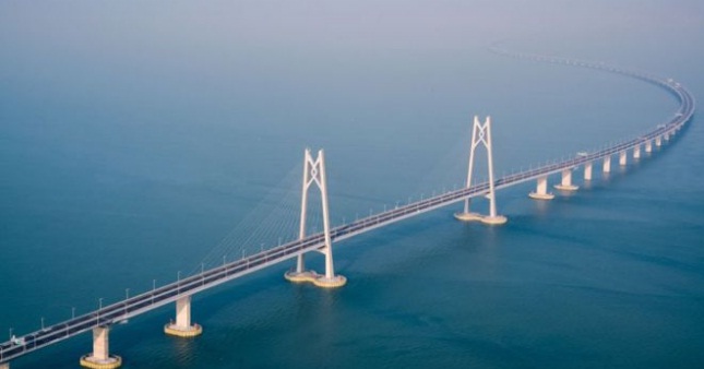 ५५ किलोमिटर लामो सामुन्द्रिक पुल