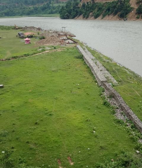 त्रिशुली नदिको बहावलाई छेकेर खेल मैदान बनाउदा गल्छी गाउँपालिकाको ३ गाउँ कटानको जोखिममा