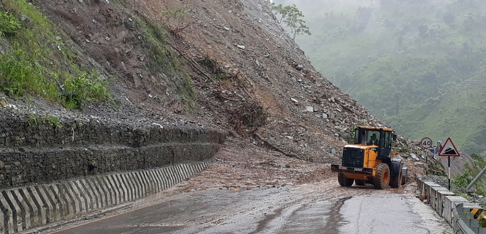 अविरल वर्षाले देशभर बाढी र पहिरो : कयौ बस्ती डुबानमा, विभिन्न राजमार्गमा ठूलो क्षति