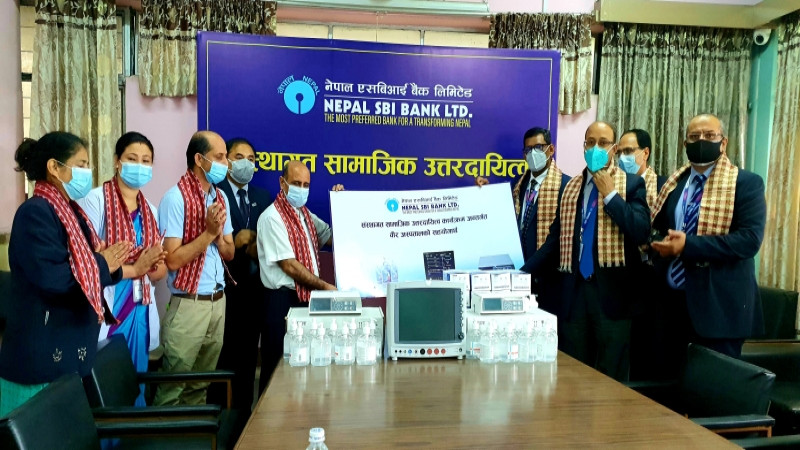 नेपाल एसबीआई बैंकद्वारा वीर अस्पताललाई चिकित्सा उपकरण प्रदान