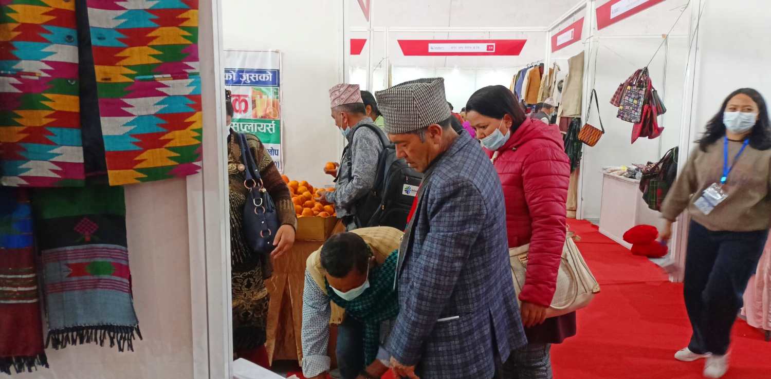 १६ औं अन्तर्राष्ट्रिय औद्योगिक व्यापार मेला जारी, प्राकृतिक रेशाजन्य उत्पादन, कर्णालीका खाना परिकार तथा स्थानीय मौलिक उत्पादनहरुमा आकर्षण