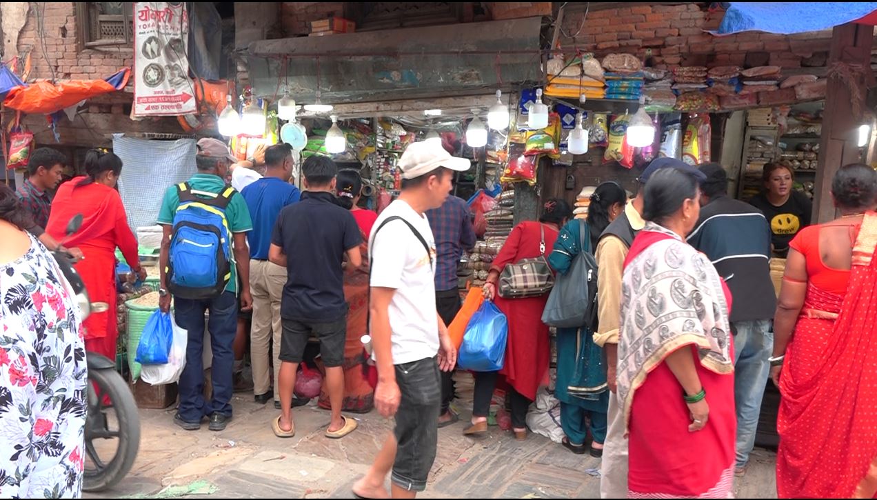 जनैपूर्णिमा मनाउँदै हुनुहुन्छ ? कस्तो छ तयारी ? यस्तो छ असन बजारको माहोल (फोटो कथा)