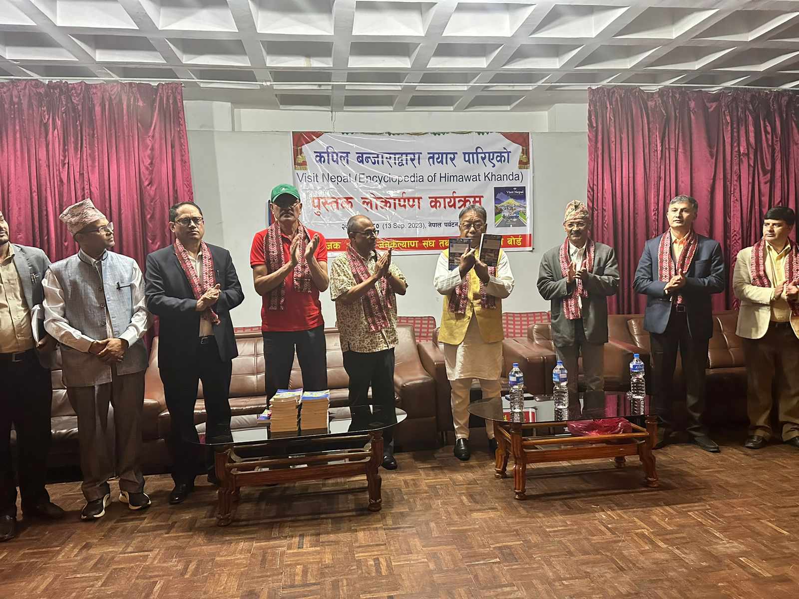 सिनियर टुरगाइड कपिल बञ्जाराद्वारा तयार पारिएको पुस्तक सार्वजनिक