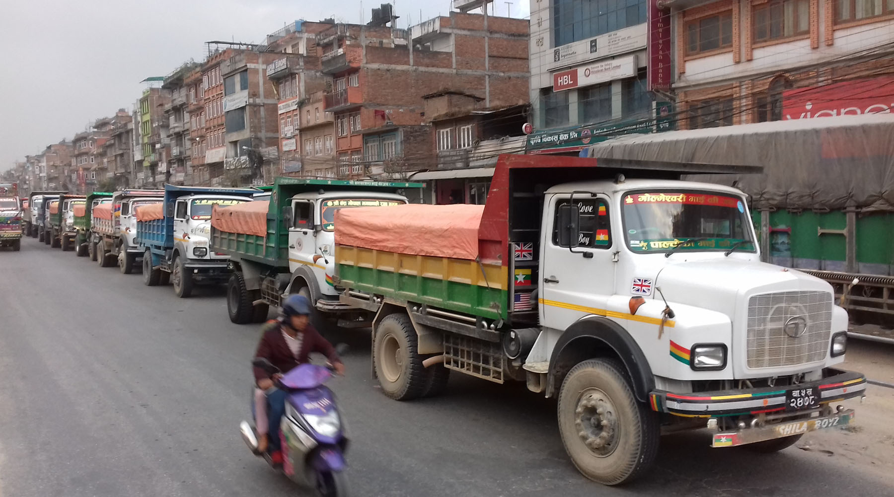 जिल्ला प्रशासन कार्यालय काभ्रेपलाञ्चोकले टिपर सञ्चालनमा लगायाे राेक