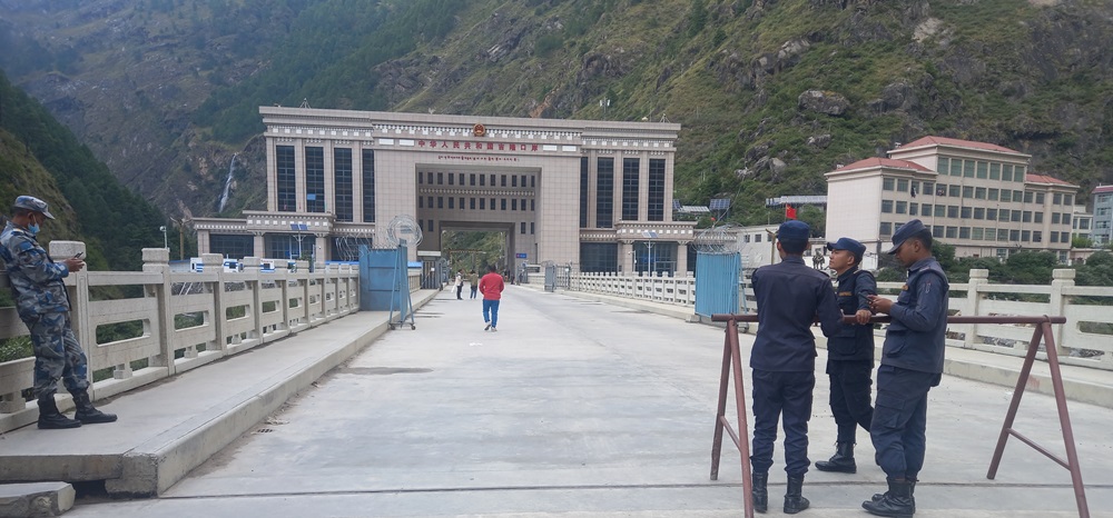 रसुवागढी नाकाबाट सुन तस्करी हुन थालेपछि प्रहरीको विशेष निगरानी