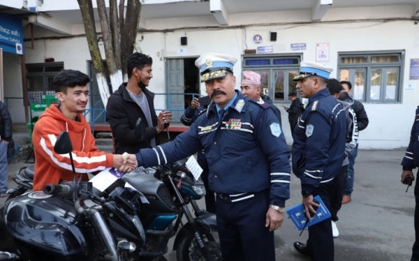 हराएका २७ ओटा दुई पाङग्रे सवारी साधन ट्राफिक प्रहरीद्वारा खोजतलास गरी धनीलाई हस्तान्तरण