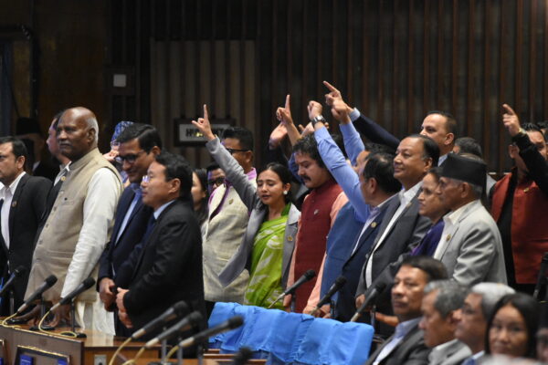 प्रतिपक्षी दलहरूले भेटघाट गरी गृहमन्त्री रमेश लेखकको राजीनामाको माग