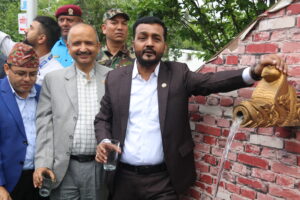 खानेपानी मन्त्री यादवद्धारा सिंहदरबारमा मेलम्चीको शुद्ध खानेपानी वितरण कार्यको शुभारम्भ