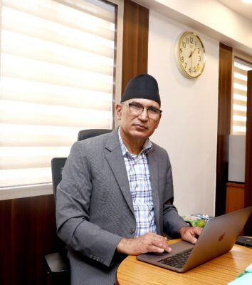 बजेट वक्तव्यका लागि सुझाव र परामर्श लिंदै अर्थमन्त्री