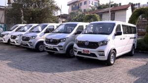 स्वयम्भू हारती टूर्स एण्ड ट्राभल्सलाई १८ वटा जुबाओ भ्यान हस्तान्तरण