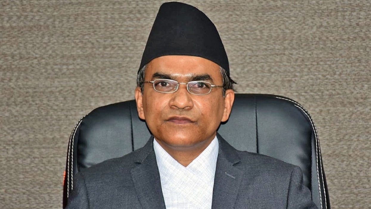 नवनियुक्त गभर्नर डा. विश्वनाथ पौडेलले पदभार ग्रहणसँगै पाँच सय र हजारका नयाँ नोट छपाइ गर्ने निर्णयमा हस्ताक्षर