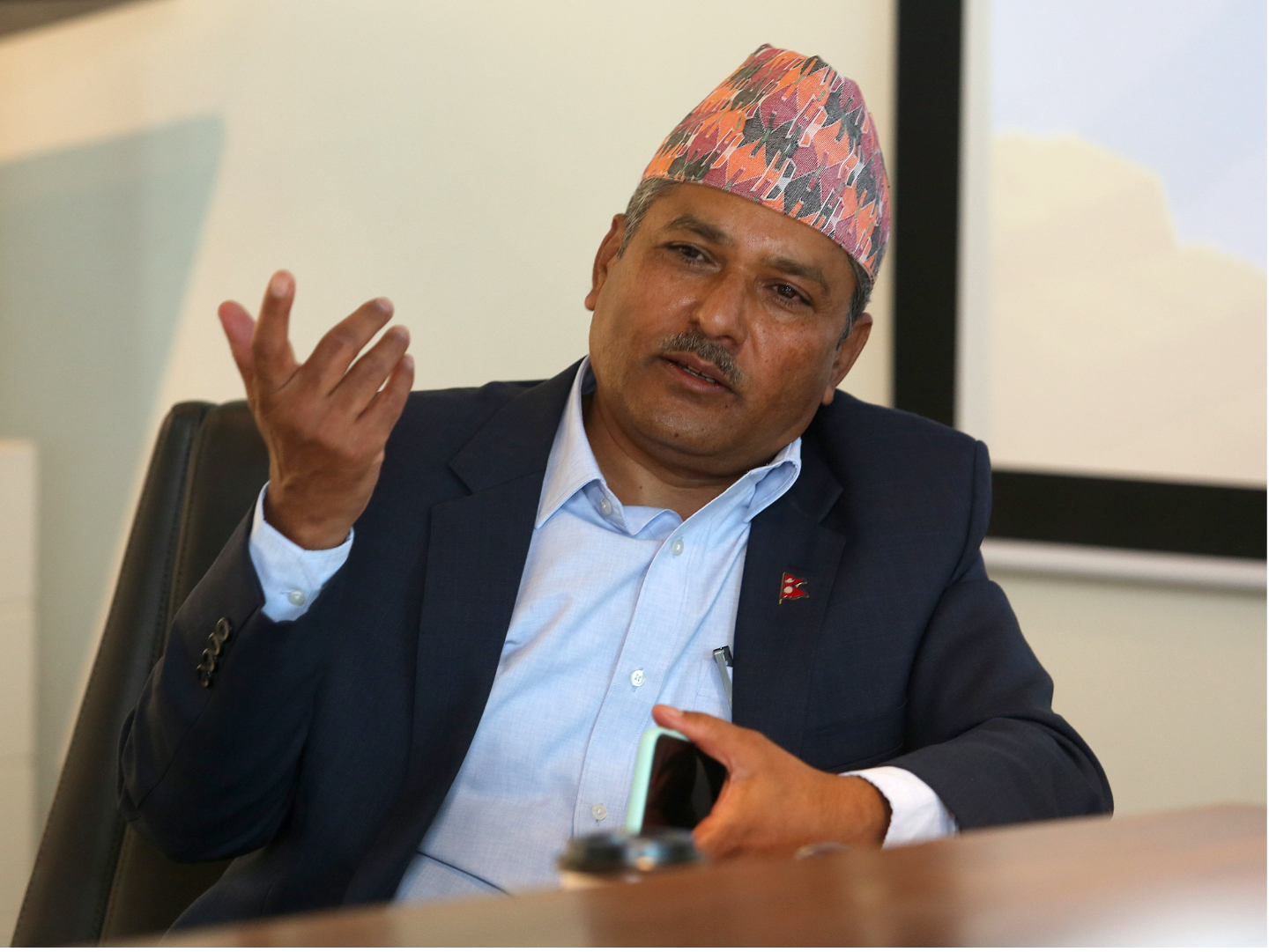 गभर्नर छनोट समिति पूर्णता: निवर्तमान गभर्नर महाप्रसाद अधिकारीको नियुक्तिसँगै नयाँ गभर्नर चयनको बाटो खुला
