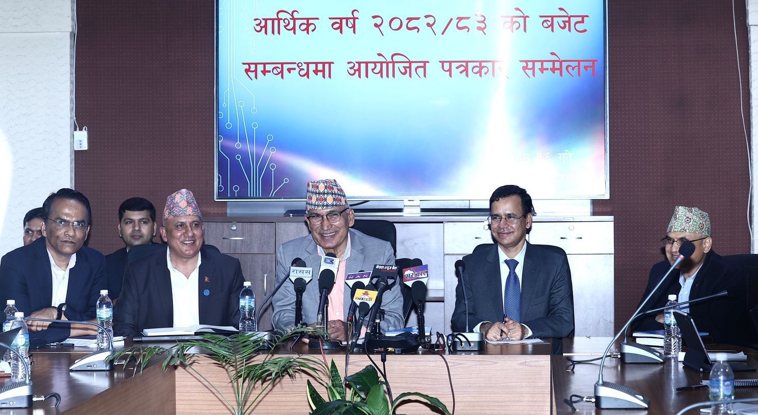 अर्थमन्त्री पौडेलको पत्रकार सम्मेलन: बजेटका १० मुख्य बुँदाहरू सार्वजनिक, आर्थिक सुधार र कार्यान्वयनमा जोड