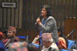 ‘गभर्नर पद लिलामीमा चढेको छ रे, राष्ट्र बैंकको नेतृत्व महिलालाई दिऊँ’ – रोशन कार्की