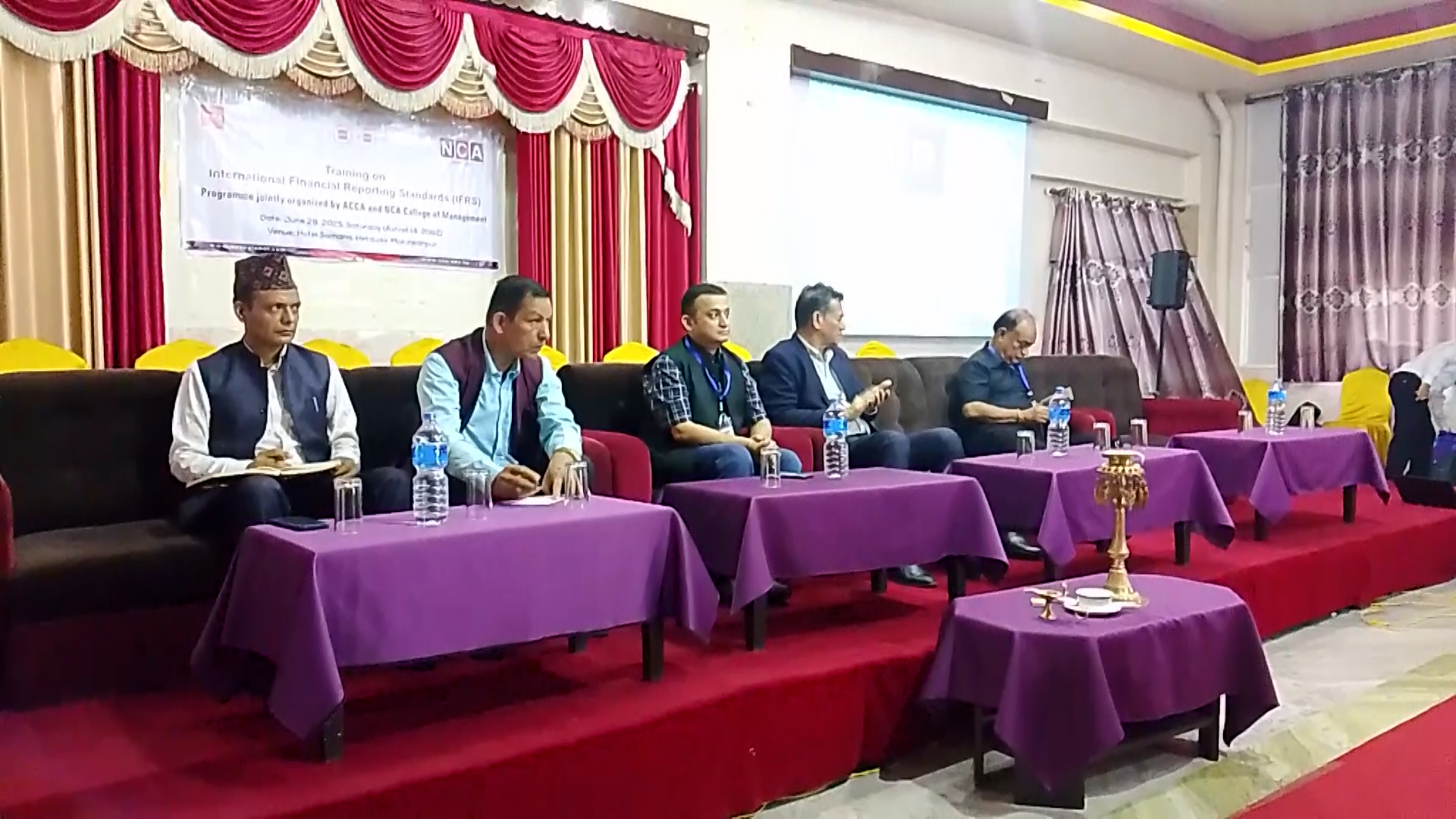 हेटौंडामा अन्तर्राष्ट्रिय वित्तीय रिपोर्टिङ मानक सम्बन्धी प्रशिक्षण