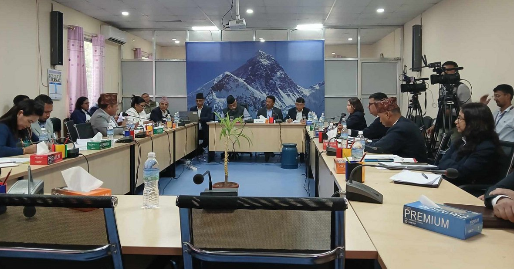 सरकार र यातायात व्यवसायीबीचको रातारात सम्झौताप्रति सांसदहरूको कडा आलोचना, ‘निषेध गरिएको सिन्डिकेट पुनः फर्काउने कदम’