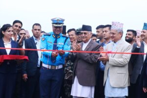 प्रधानमन्त्रीको उपस्थितिमा ट्राफिक प्रहरीका एसएसपीले गरे देशकै पहिलो ग्वार्को ‘फ्लाईओभर’ को उद्घाटन