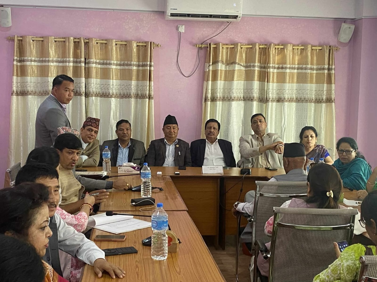 बागमती कांग्रेस संसदीय दल बैठक : अविश्वास प्रस्तावमाथि छलफल हुँदै
