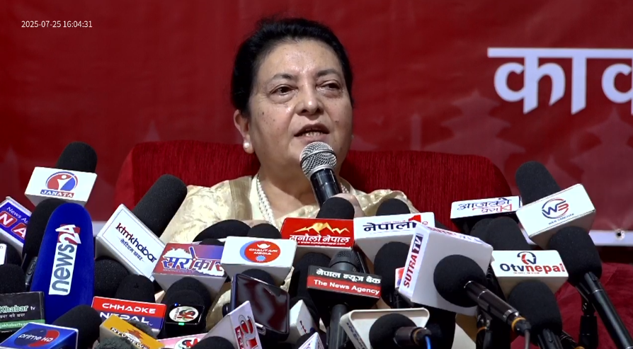 पार्टीले गरेका कतिपय निर्णय अपरिपक्व छन् : पूर्वराष्ट्रपति भण्डारी