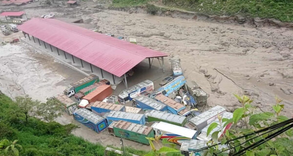 लंढेखोलाको बाढीबाट २८ करोडभन्दा बढीको बीमा दाबी, सात बीमा कम्पनीमा ६३ उजुरी