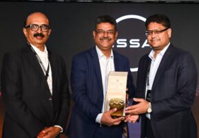 पायोनियर मोटो कर्पलाई बि-एसयुभि आइसिइ सेग्मेन्टमा ‘मार्केट सेयर अचिभमेन्ट अवार्ड’