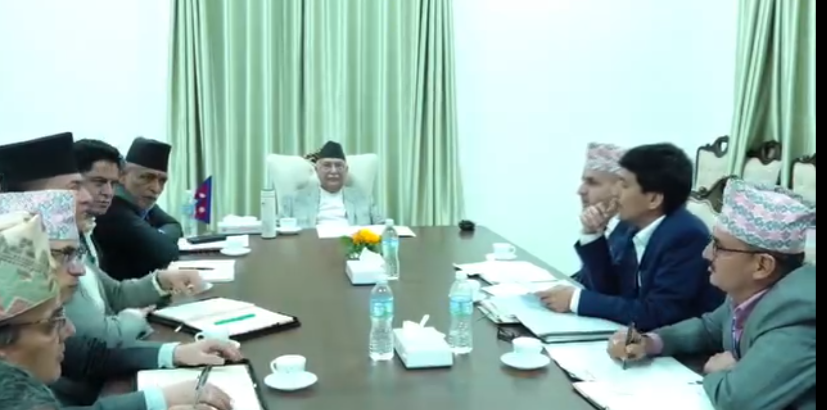 कृषि सामाग्री र साल्ट ट्रेडिङका कर्मचारीसँग प्रधानमन्त्रीले भने तपाइँहरुको संस्थाले गर्दा नेता र मन्त्रीले गालि खानुप¥यो