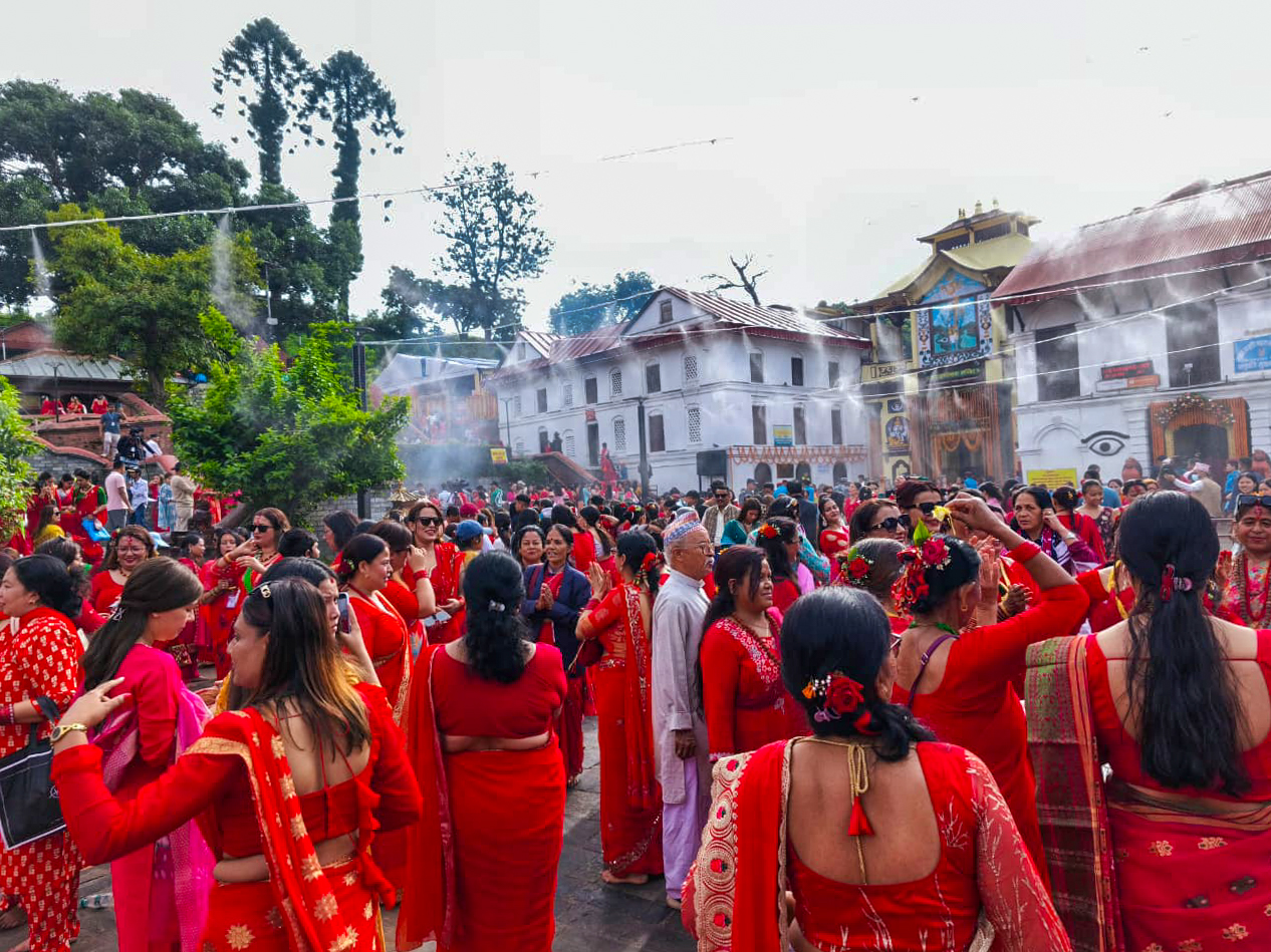 दिउँसाे अपरान्ह सम्म पशुपति मन्दिरमा करिब डेढ लाख भक्तजनहरुले गरे दर्शन