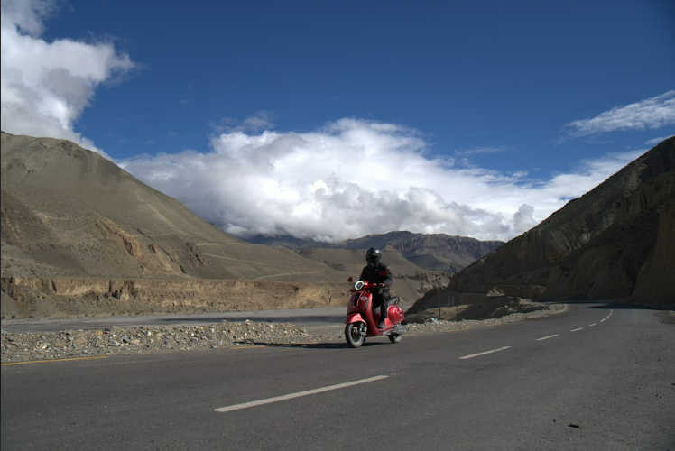 नेपालको कोरला सीमासम्म पुग्ने पहिलो ईभी स्कुटर बन्यो – बजाज चेतक ईभी
