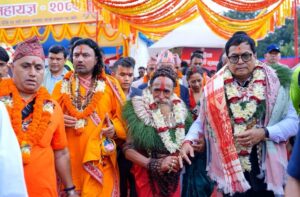 कालीबाबाको  निमन्त्रणाामा भारतीय जल परिवहनमन्त्री सोनोवाल  पशुपतिमा