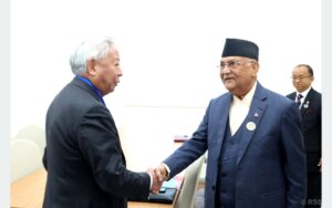 प्रधानमन्त्री ओली र एसियन पूर्वाधार लगानी बैकका अध्यक्ष लिम्बुननबीच शिष्टाचार भेट