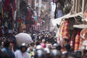 दशैँ नजिकिएसँगै न्यूरोडमा किनमेल गर्नेहरुको भिड {फोटो फिचर}