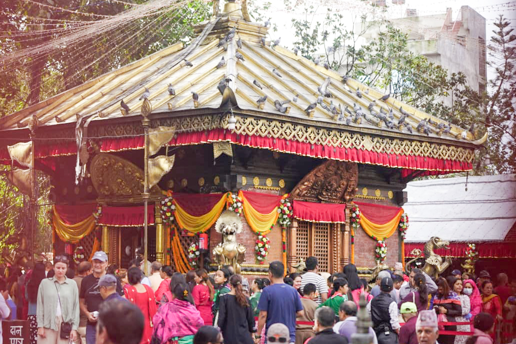 नवरात्रीको दोस्रो दिन मैतीदेवी मन्दिरमा भक्तजनहरुको भिड (फोटो फिचर)