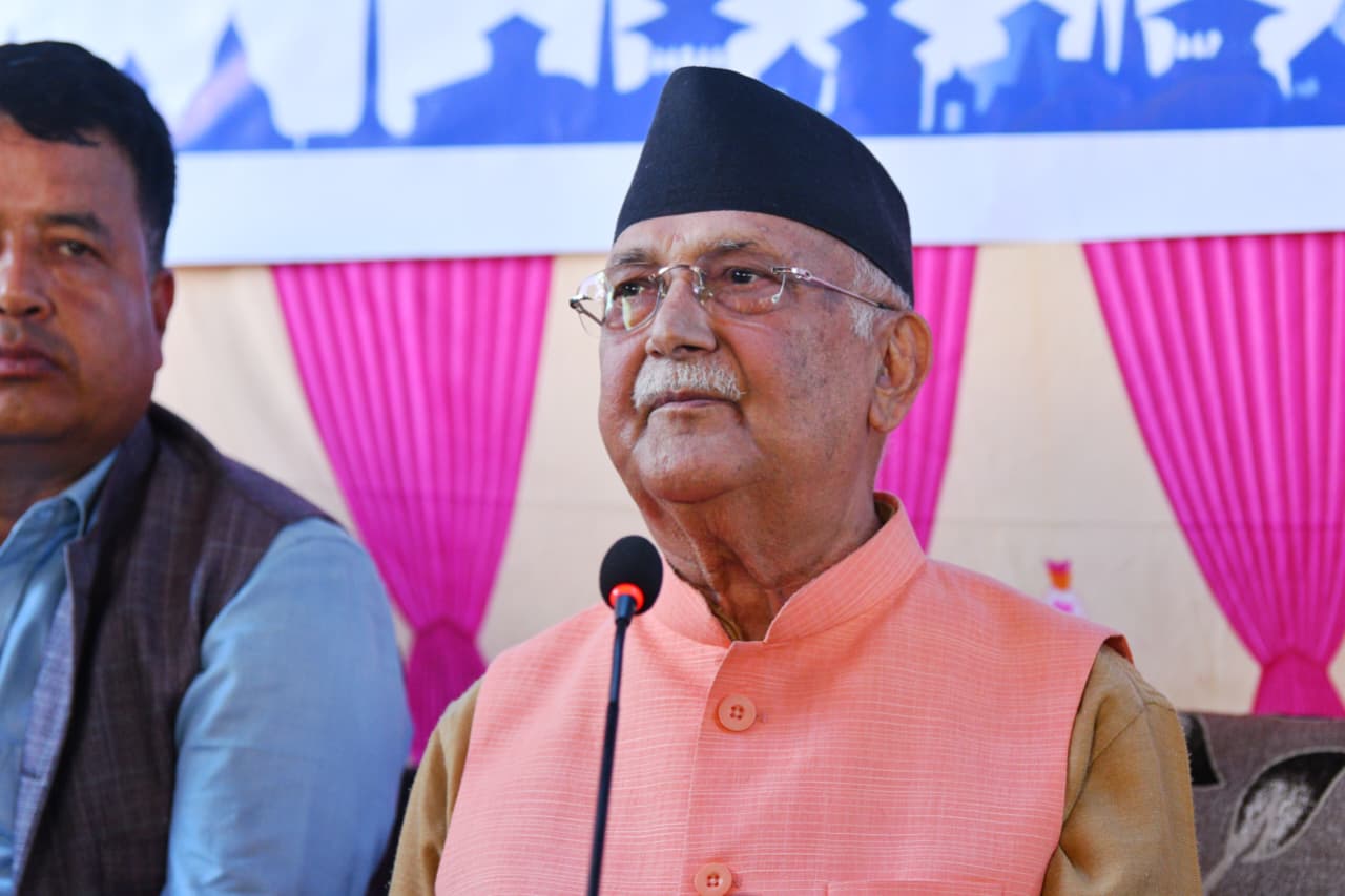 ओलीको प्रश्न :  ‘हाहु’ गरेको सरकारलाई देश जिम्मा लगाएर हामी विदेश भाग्छौं ?