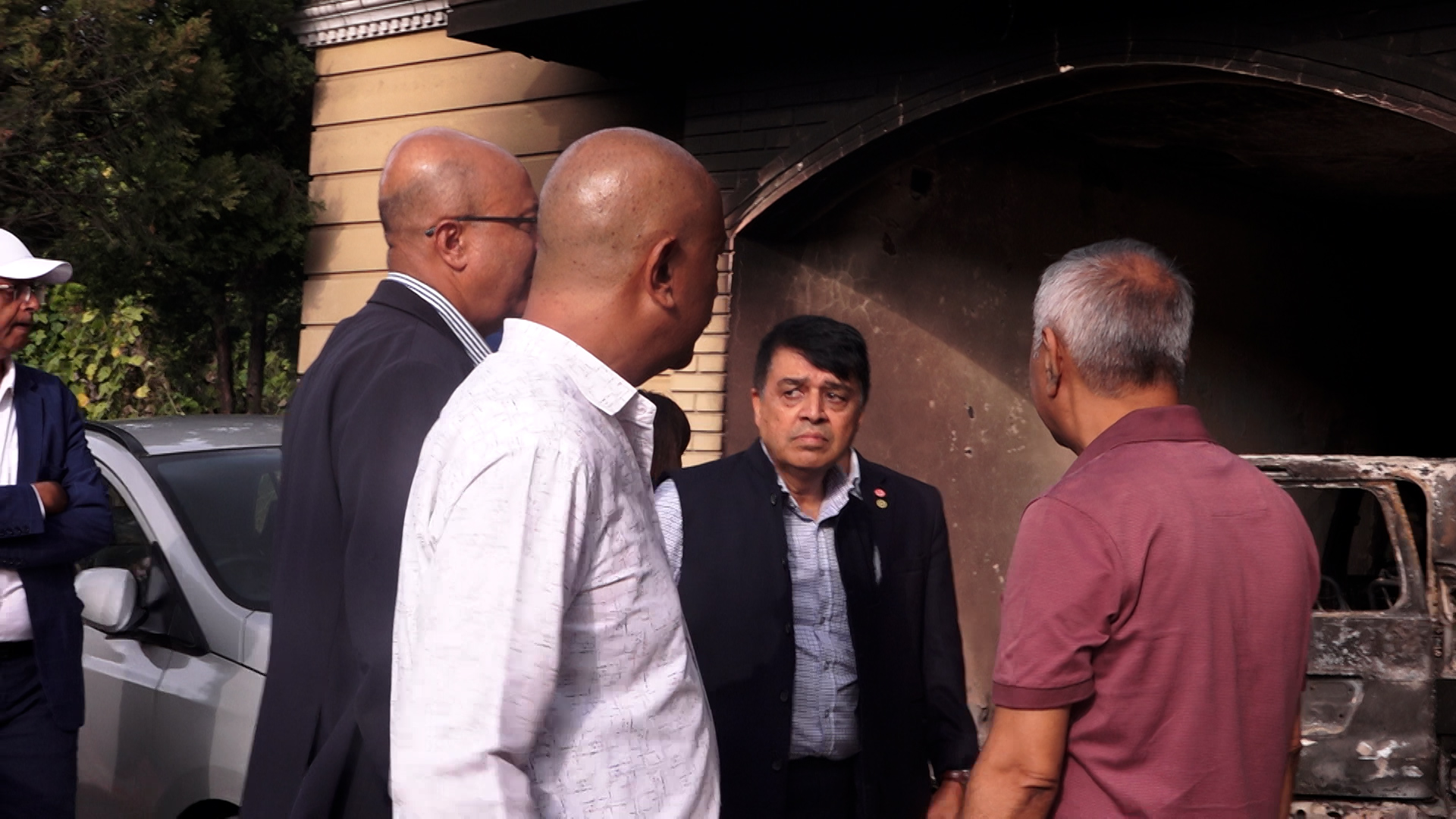 अध्यक्ष ढकालको टोलीले गरे उपेन्द्र महतोको क्षतिग्रस्त घरको अवलोकन