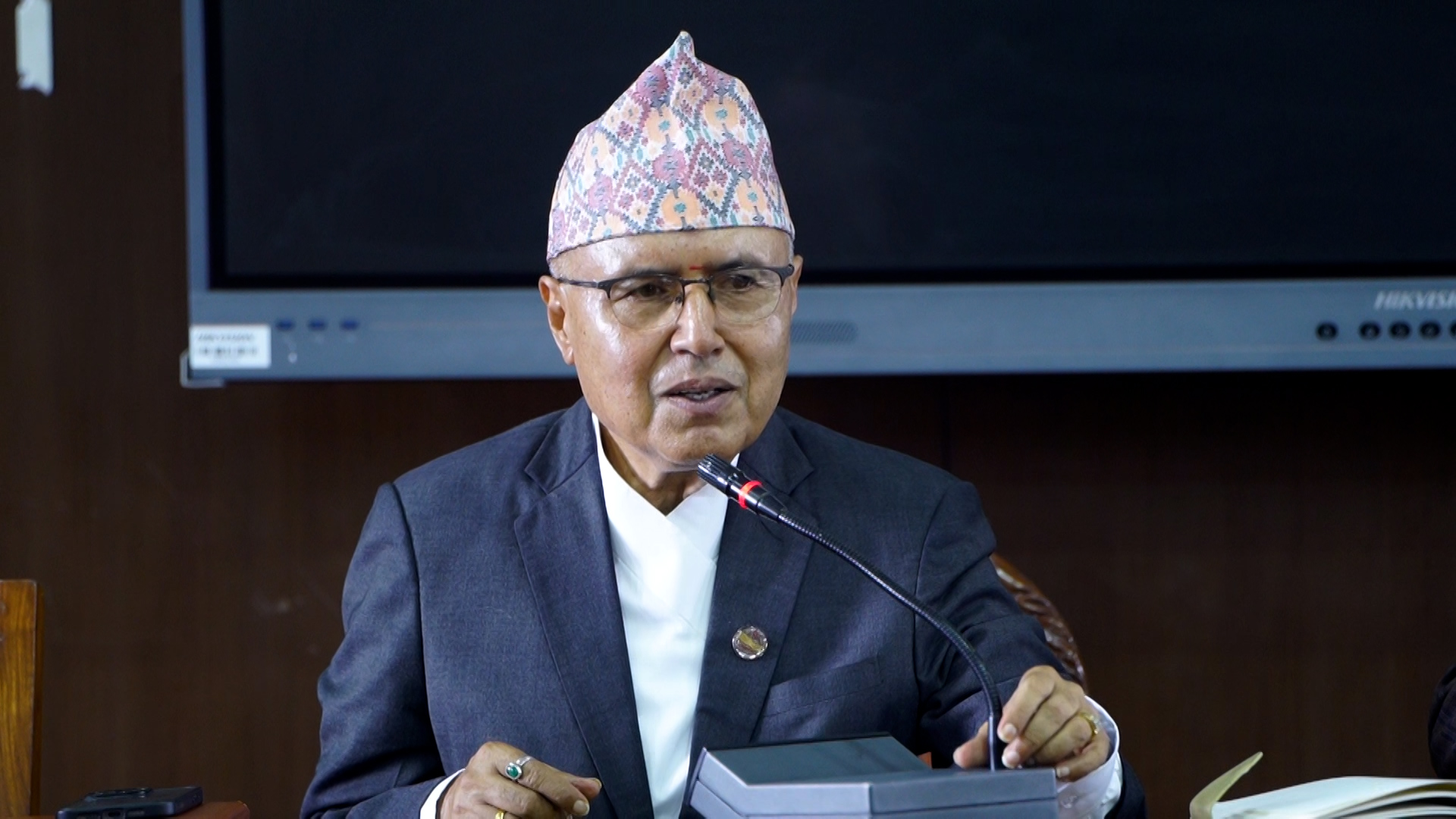 सांसद र राजनीतिक पदाधिकारीको स्वकीय सचिवको सुविधा खारेज, विदेश भ्रमणमा रोक