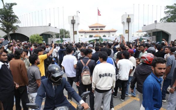 जेनजीको प्रदर्शन हिंस्रक, नयाँ बानेश्वरमा प्रहरीले गोली चलाया