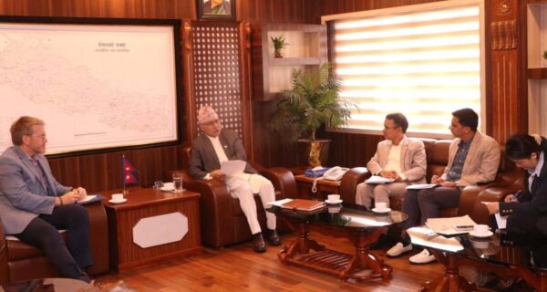 अर्थमन्त्री खनाल र अमेरिकी राजदूतबीच नेपालको आर्थिक सहयोगमा छलफल