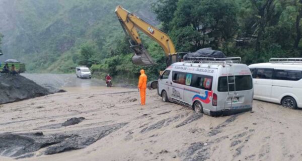 लगातार वर्षाले देशभर पाँच सडक बन्द, सात ठाउँमा एकतर्फी आवागमन