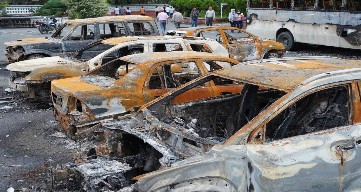 सिंहदरवारमा प्रदर्शनकारीको आगो : १ हजार ४२ सवारी साधान जले