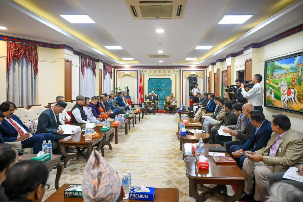 शीतलनिवासमा प्रधानमन्त्रीसहितको सर्वदलीय बैठक सुरू, दोस्रो तहका नेताहरू सहभागी