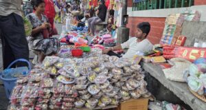 तिहारले अर्थतन्त्रमा चम्कियो: सुकेका फलफूल, फूल र बत्तीको व्यापार करोडौँमा