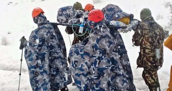 हिमालयमा लगातार वर्षा–हिउँपात, हजारौं ट्रेकरहरू अलपत्र