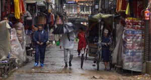 ‘मोन्था’को प्रभाव काठमाडौंमा : बर्षाले जनजीवज प्रभावित (फोटो)