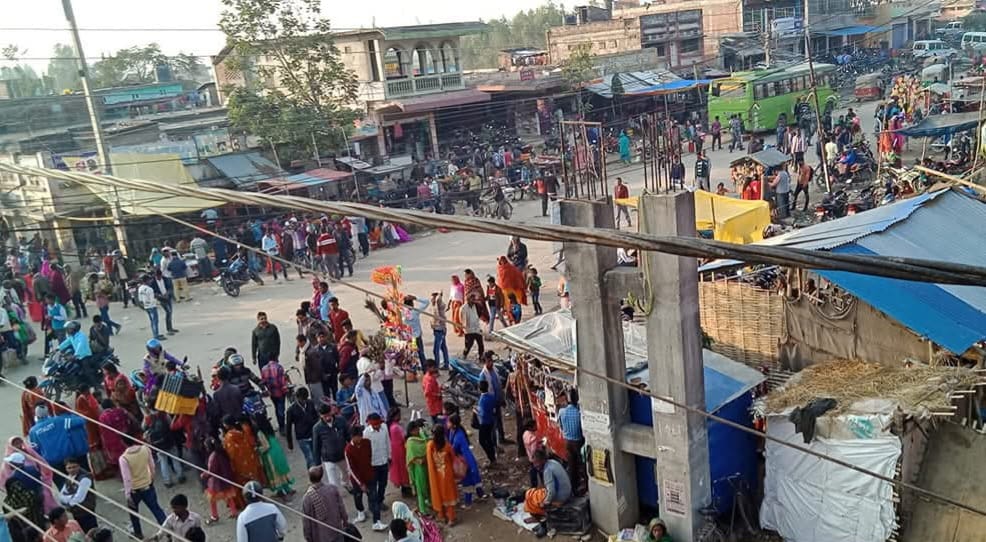 दिपावाली र छठ पर्वका सामग्री किन्नका लागि भारतीय बजारमा नेपालीको चहलपहल, नेपाली बजार भने सुनसान