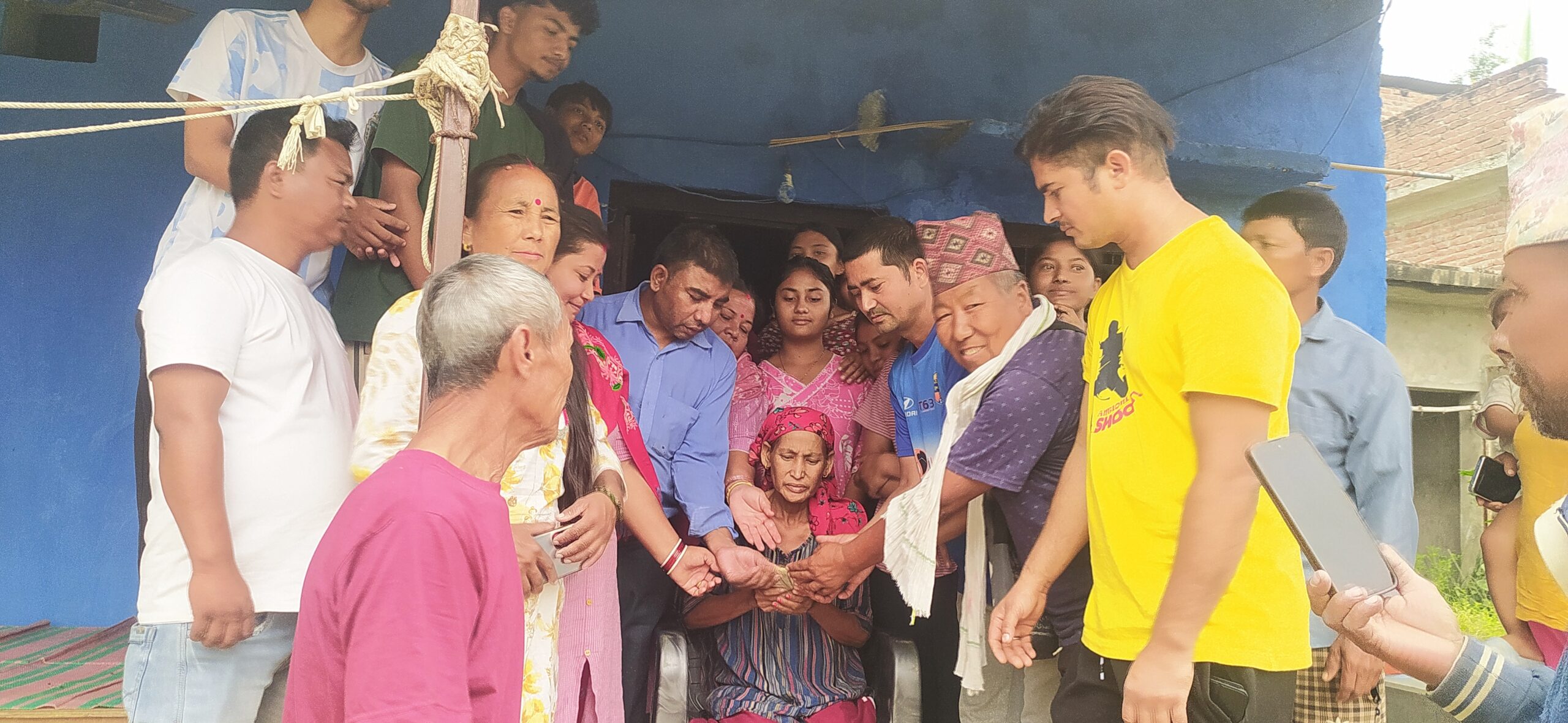 देउसी भैलो खेलेर क्यान्सर पीडितलाई सहयोग