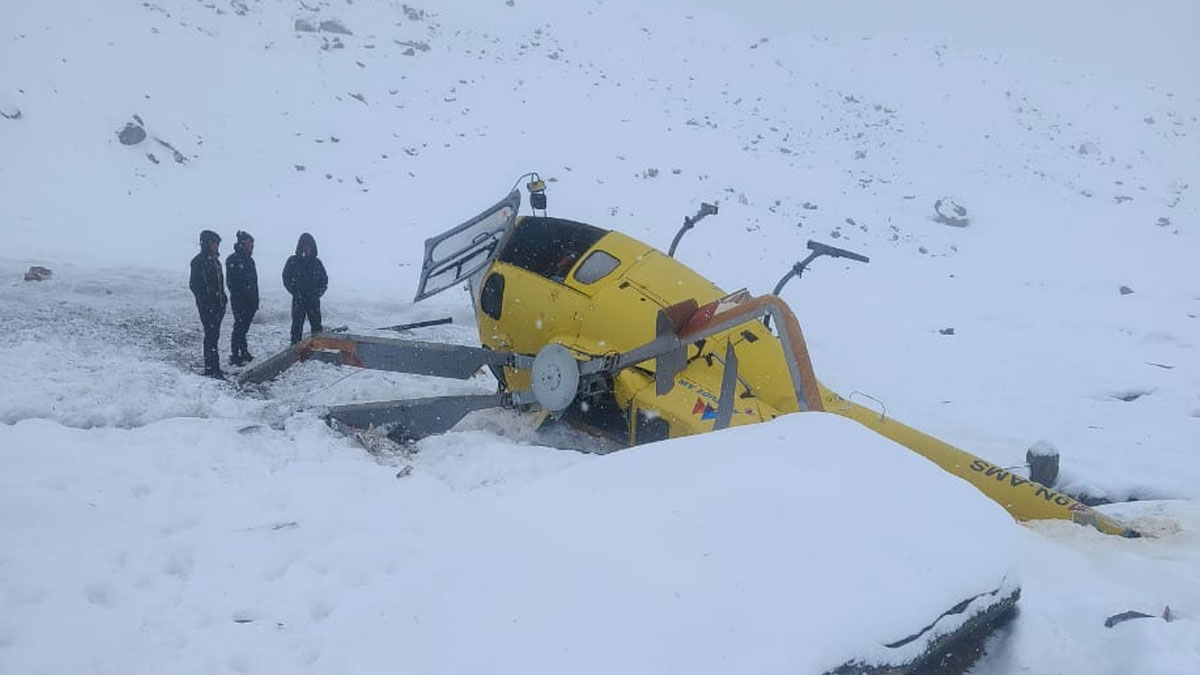 सोलुखुम्बुको लोबुचेमा हेलिकप्टर दुर्घटना, पाइलट खड्काको सकुशल उद्धार