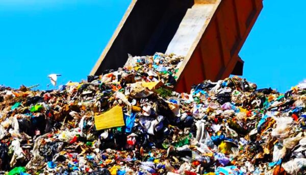 स्थानीयवासीद्वारा बञ्चरेडाँडामा फोहर विसर्जनमा अवरोध