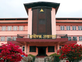 पूर्वप्रधानमन्त्री ओली र लेखकको पासपाेर्ट रोक्का गर्नुको कारण लिखित जवाफ दिन सर्वोच्चको आदेश