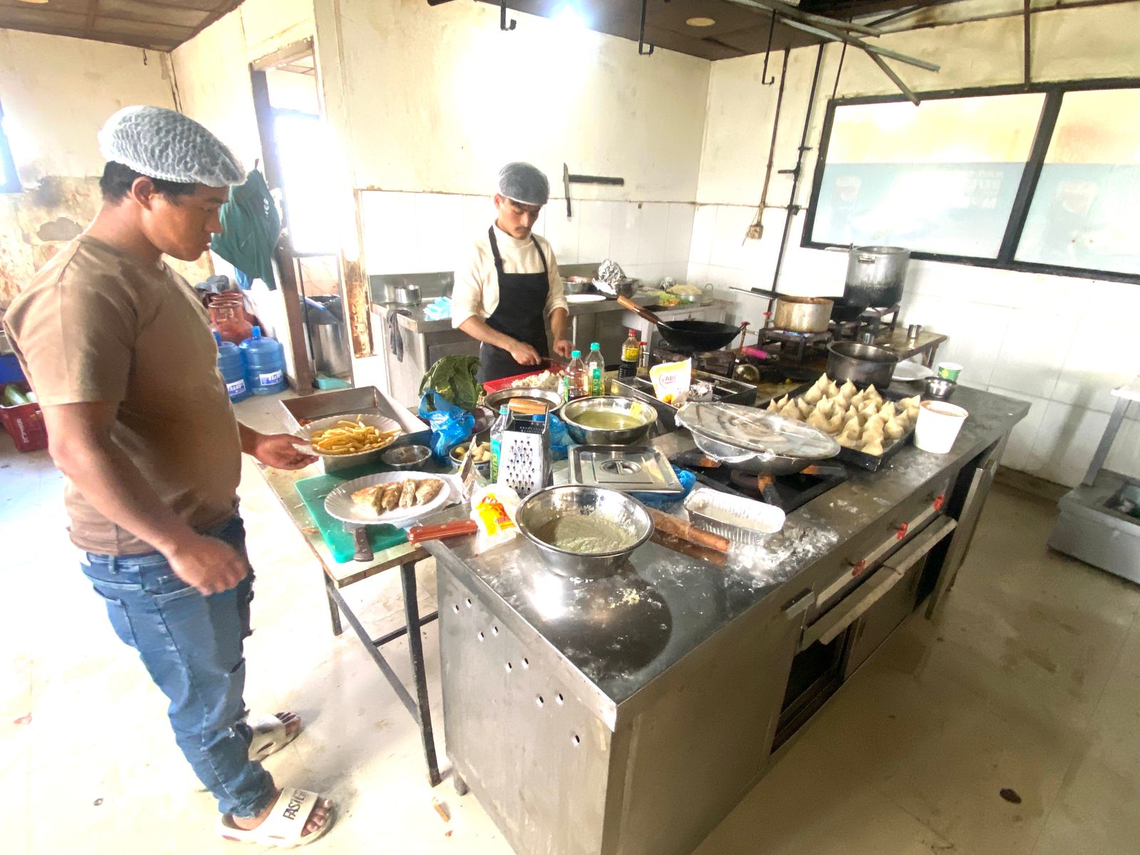 सरसफाइमा चरम लापरवाही, ओम अस्पतालको क्यान्टिन सात दिनका लागि बन्द